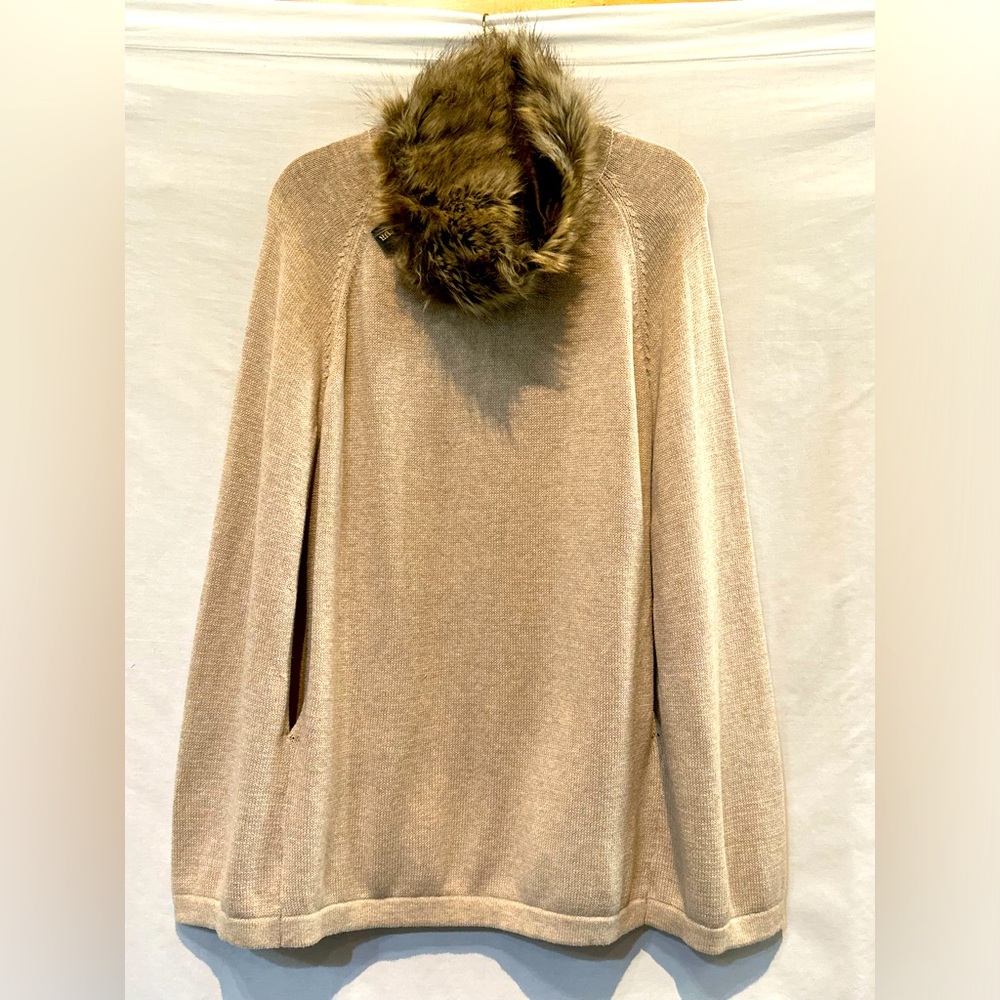 NWOT - IMAN Pullover Cotton/Cashmere
Blend Faux Fur Detached Collar Poncho